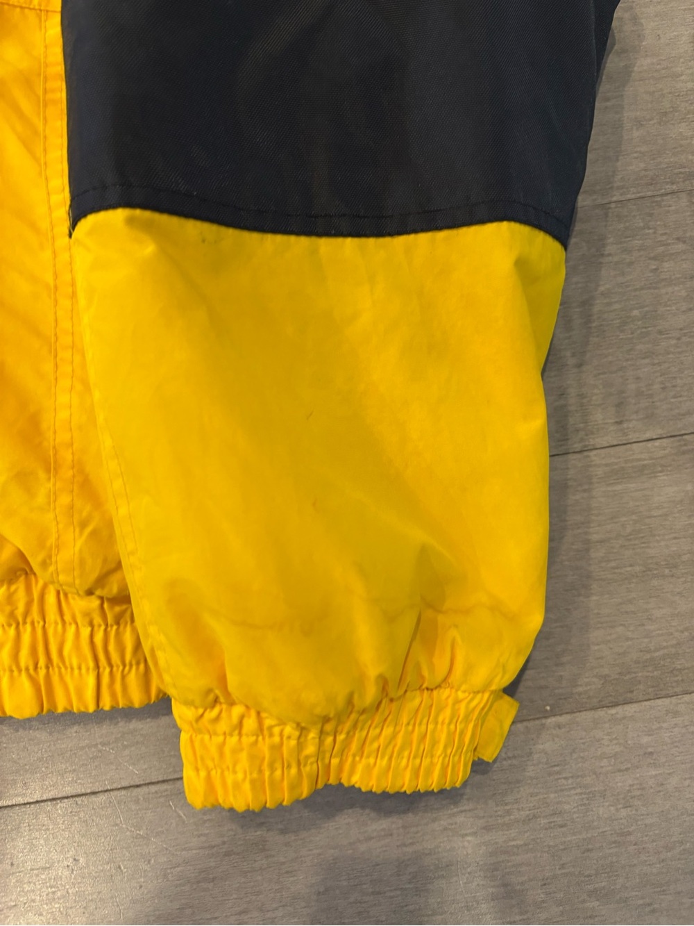 Vintage 90s - Men's Yellow and Black Insulated Bomber Jacket - Picture 13 of 14